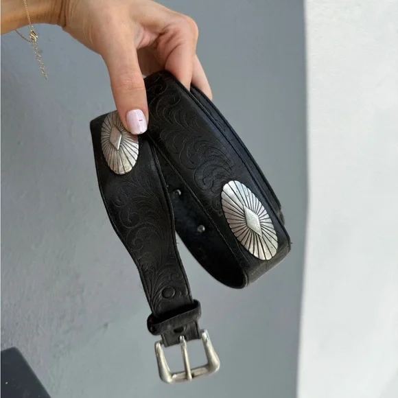 Vintage belt with silver conch - Picture 2 of 7